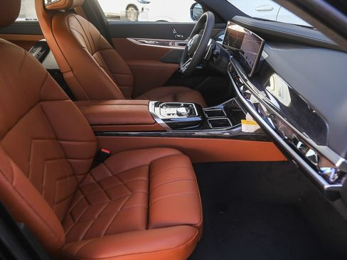 Used 2026 BMW 750e xDrive w/ Premium Package AWD/4WD image 13