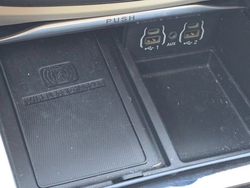Used 2023 Chrysler Pacifica Limited FWD image 37