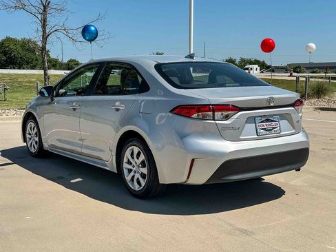 Used 2024 Toyota Corolla LE FWD image 5
