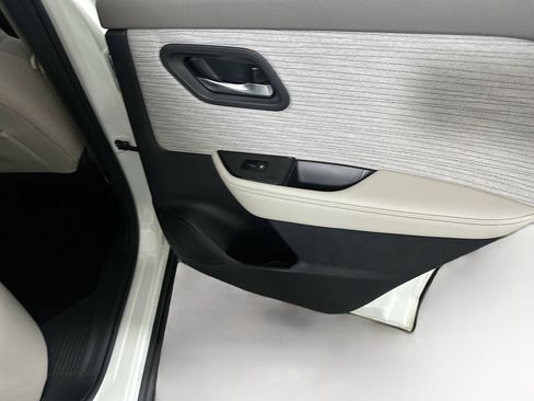 Used 2023 Nissan Rogue SV FWD image 28