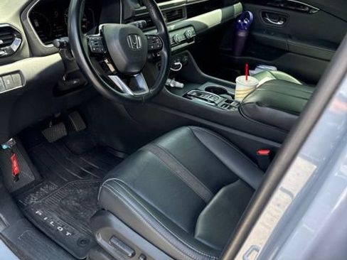 Used 2025 Honda Pilot Touring image 8