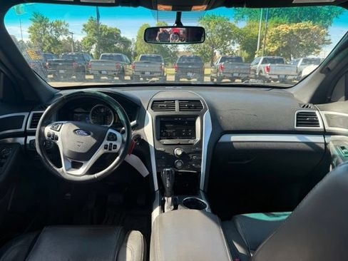 Used 2015 Ford Explorer XLT w/ Equipment Group 202B AWD/4WD image 2