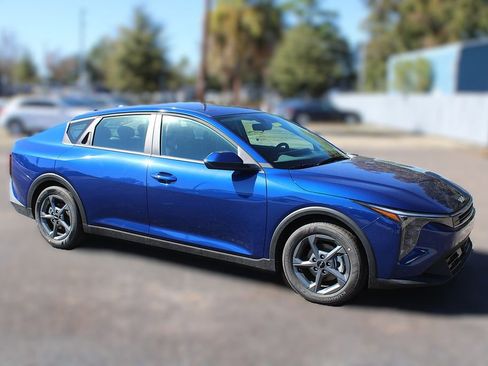 New 2025 Kia K4 LXS image 4