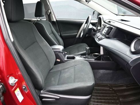 Used 2018 Toyota RAV4 LE image 29