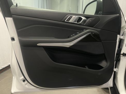 Used 2024 BMW X5 xDrive40i AWD/4WD image 12