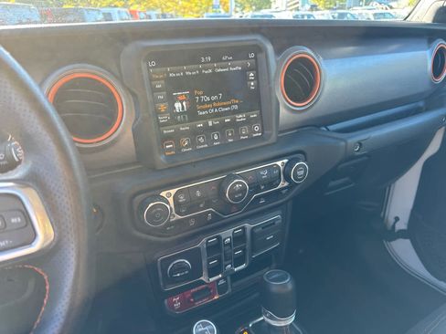 Used 2023 Jeep Gladiator Mojave w/ Cold Weather Group image 25