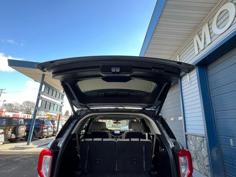 Used 2020 Ford Explorer XLT w/ Equipment Group 202A image 6