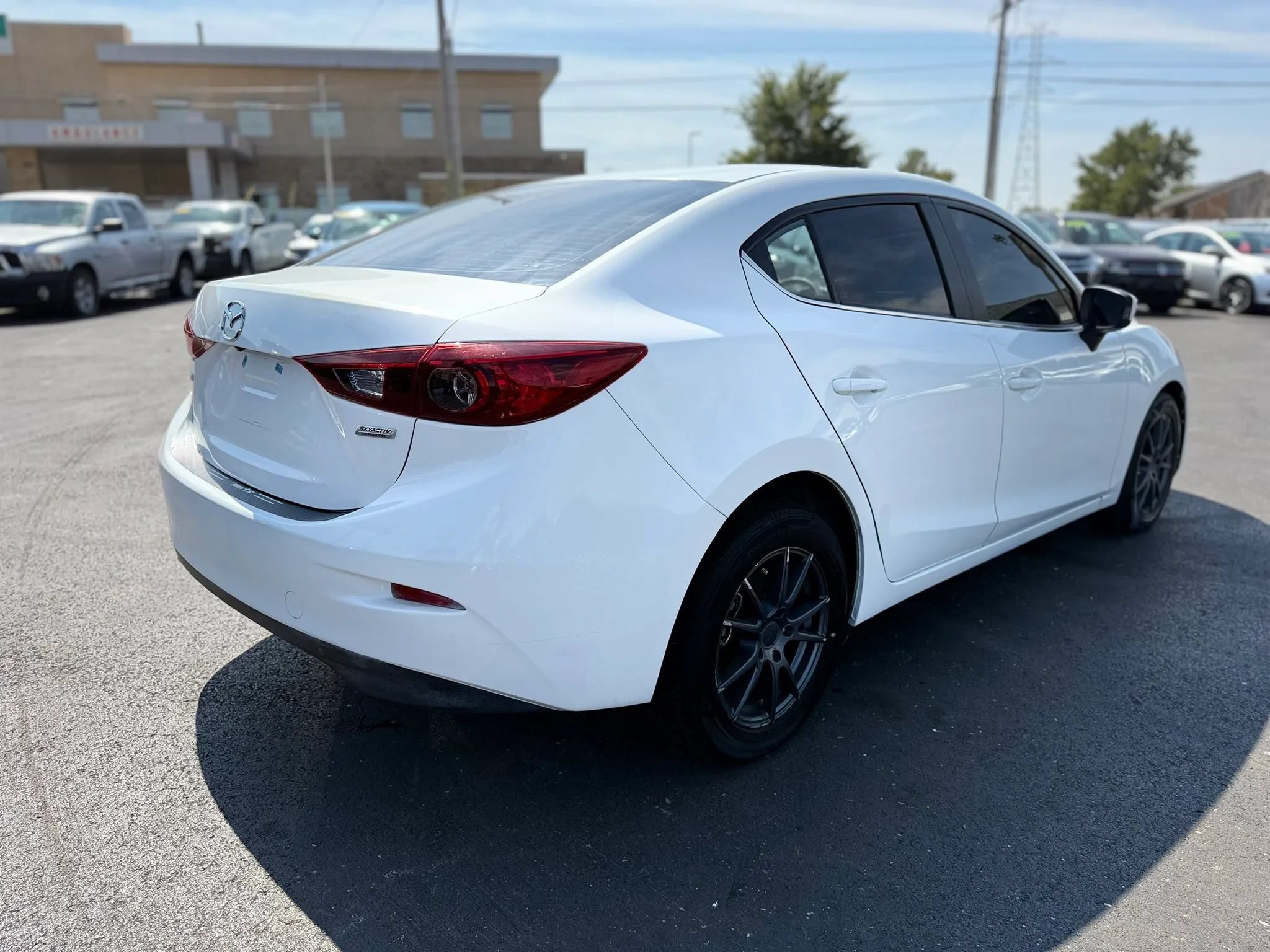 Used 2016 MAZDA MAZDA3 i Sport w/ Preferred Equipment Package FWD image 3