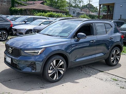 New 2026 Volvo XC40 B5 Plus w/ Climate Package AWD/4WD image 6