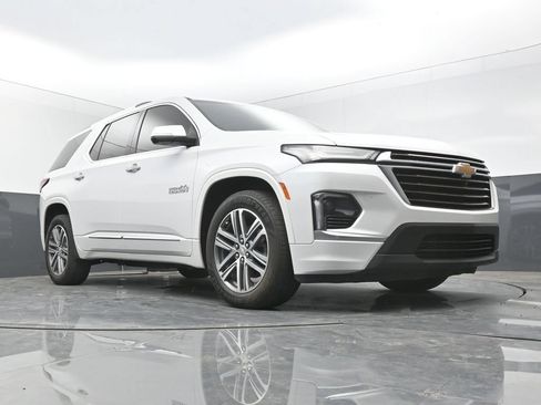 Used 2023 Chevrolet Traverse High Country FWD image 1