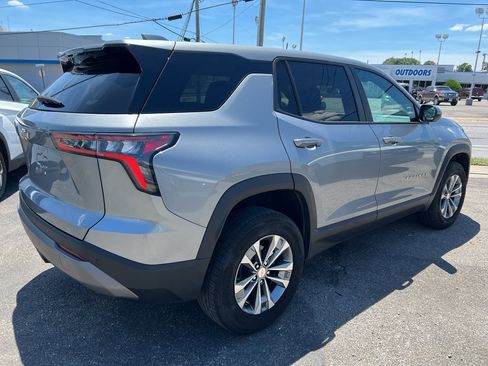 Used 2025 Chevrolet Equinox LT FWD image 3