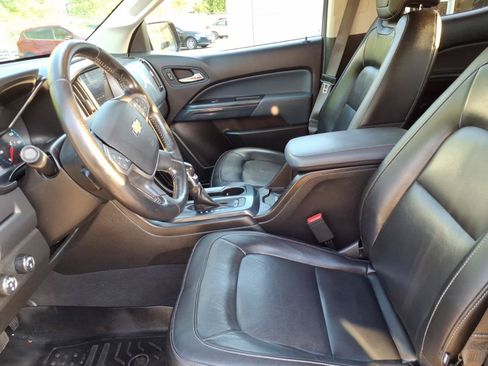 Used 2022 Chevrolet Colorado Z71 w/ Z71 Midnight Edition AWD/4WD image 9