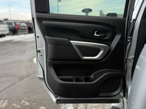 Used 2016 Nissan Titan XD image 10