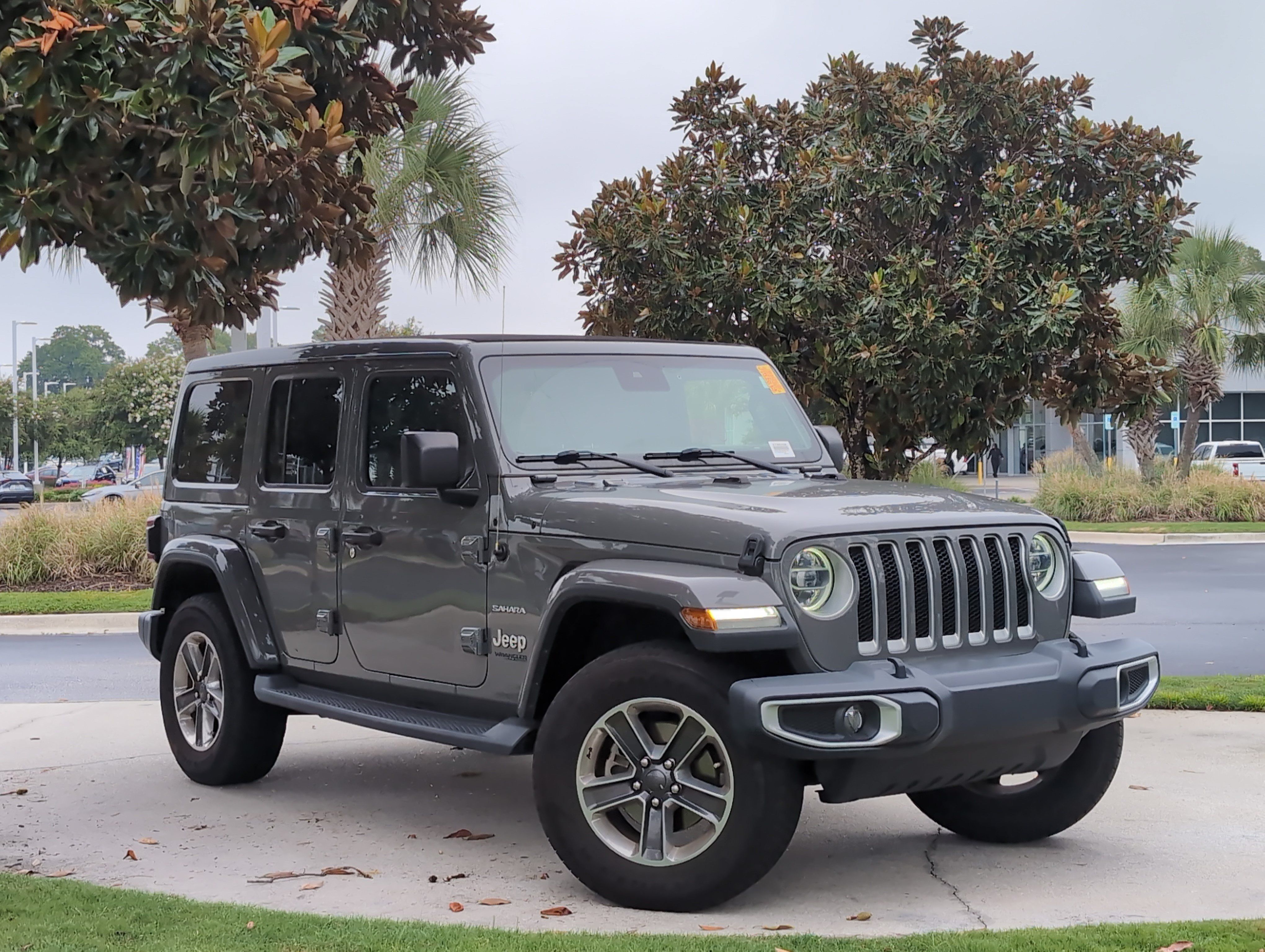Used 2019 Jeep Wrangler Unlimited Sahara AWD/4WD image 2