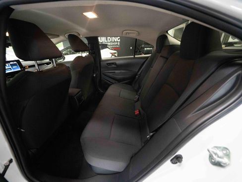 Used 2022 Toyota Corolla LE FWD image 23