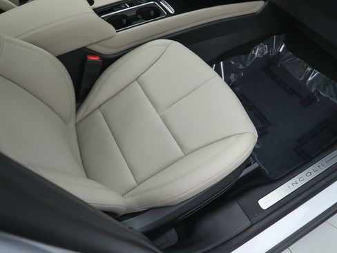 Used 2025 Lincoln Corsair FWD w/ Equipment Group 101A image 25