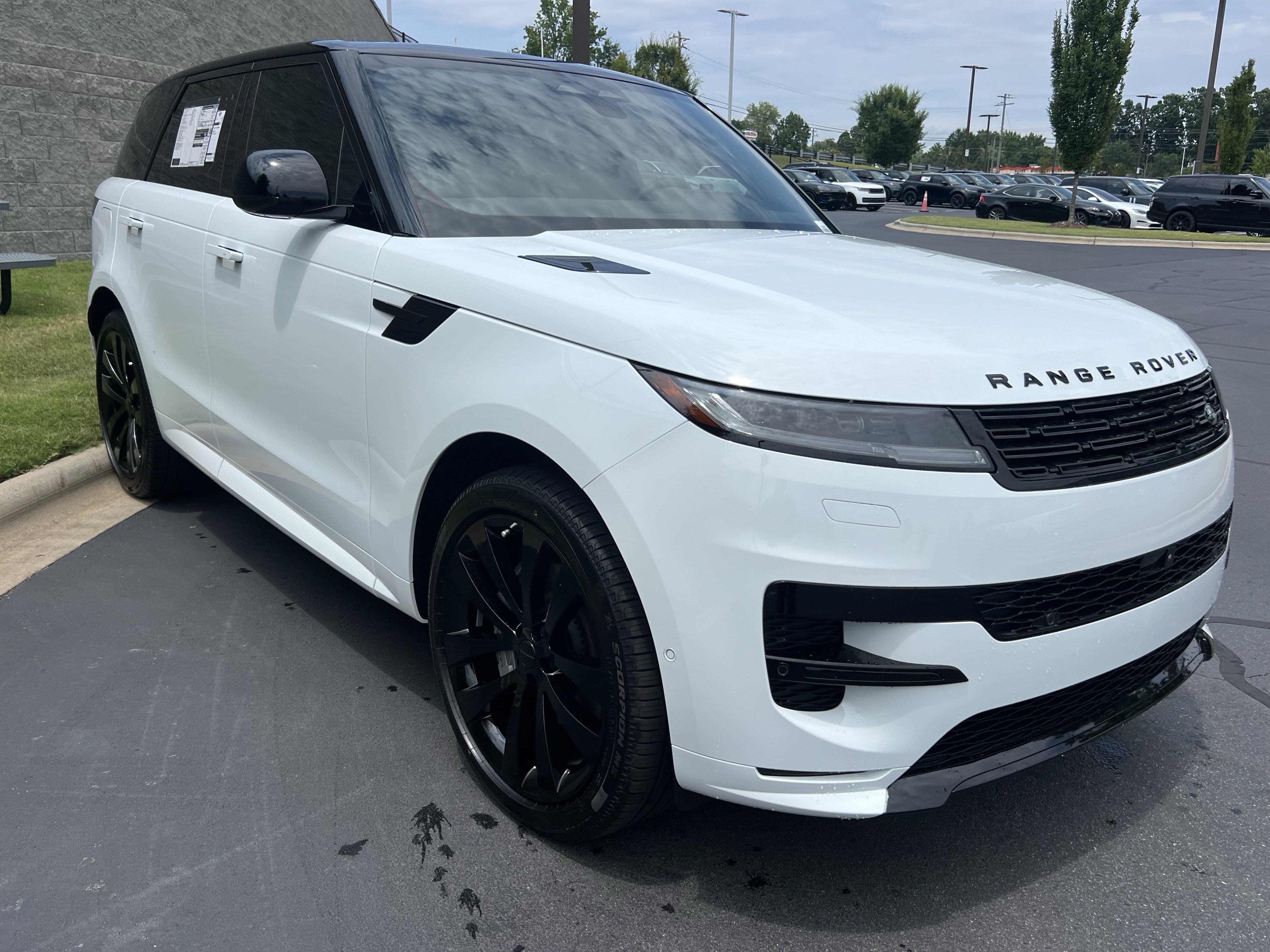 New 2026 Land Rover Range Rover Sport Dynamic SE AWD/4WD image 9