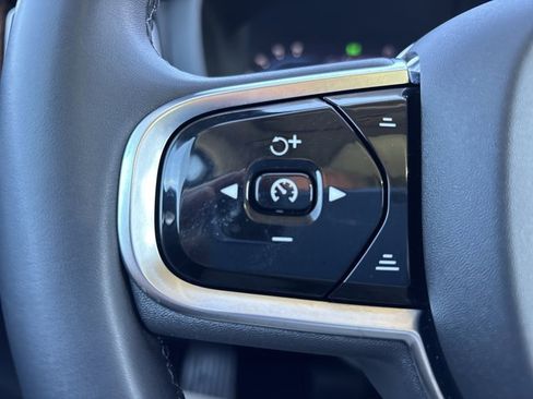 Used 2024 Volvo XC60 B5 Plus image 25