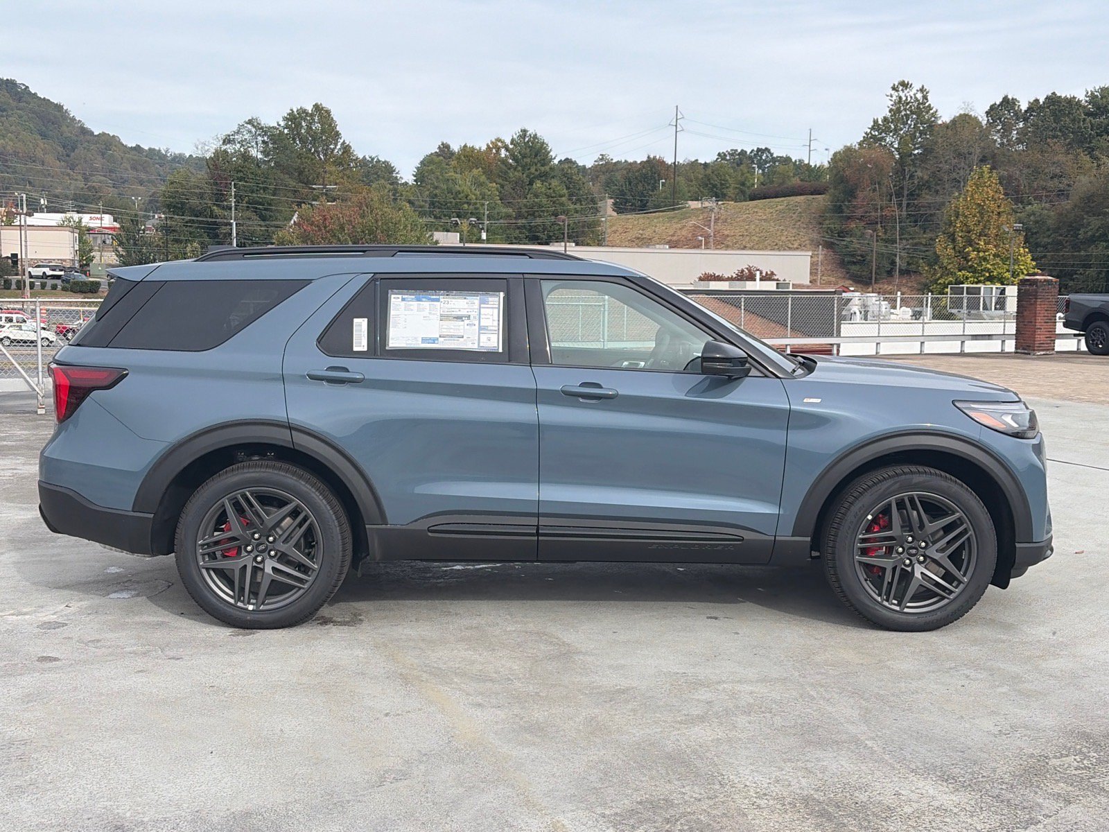 New 2027 Ford Explorer ST-Line w/ Premium Package AWD/4WD image 2