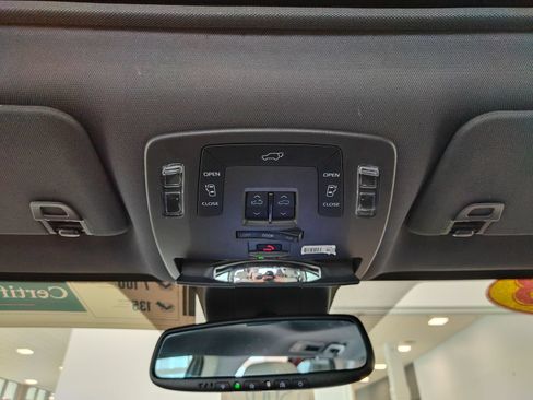Used 2023 Toyota Sienna XSE AWD/4WD image 29