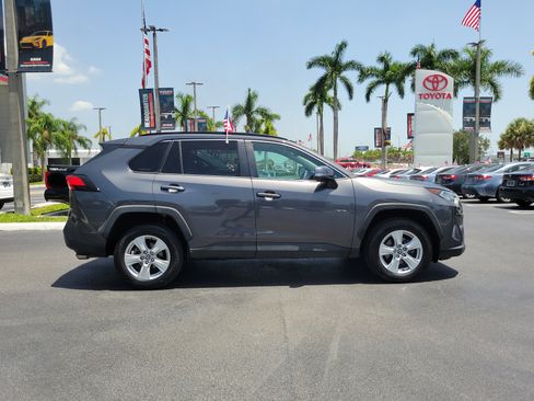 Used 2021 Toyota RAV4 XLE FWD image 13