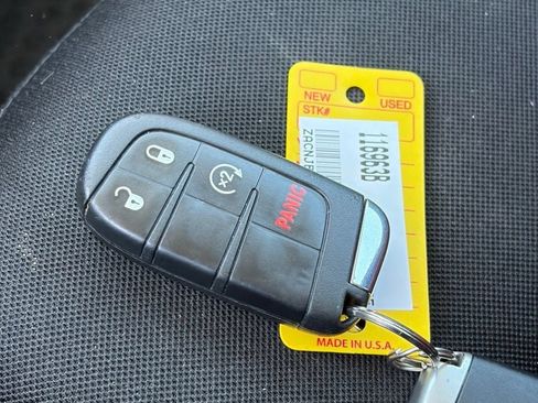 Used 2020 Jeep Renegade Latitude w/ Cold Weather Group AWD/4WD image 14