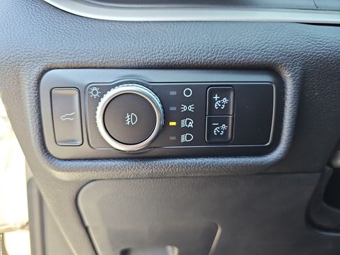 Used 2023 Ford Explorer XLT w/ Equipment Group 202A AWD/4WD image 31