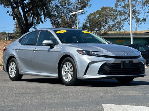 Used 2025 Toyota Camry LE image 8