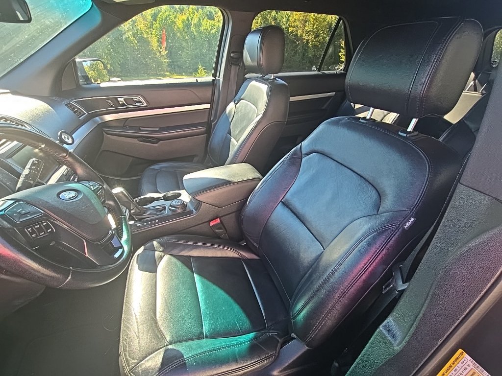 Used 2016 Ford Explorer XLT w/ Equipment Group 202A AWD/4WD image 11