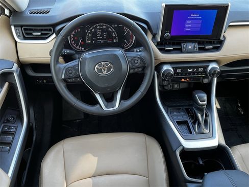 Used 2023 Toyota RAV4 XLE Premium image 10