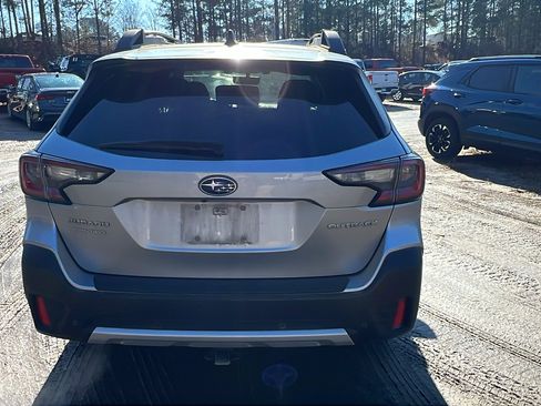 Used 2022 Subaru Outback Limited image 9