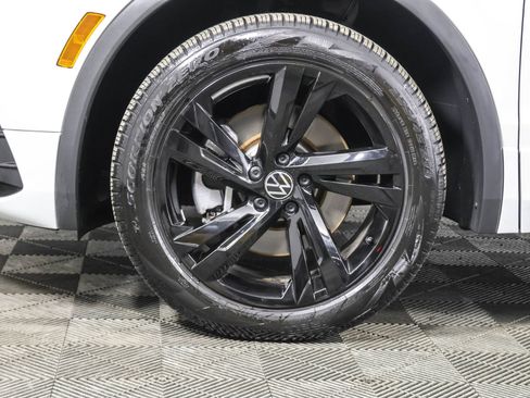 Used 2023 Volkswagen Tiguan SE R-Line image 20