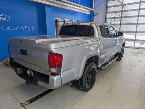 Used 2020 Toyota Tacoma SR5 w/ Technology Package image 4