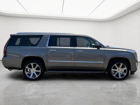 Used 2017 Cadillac Escalade ESV Luxury AWD/4WD image 9