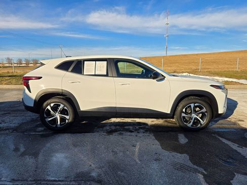 Used 2024 Chevrolet Trax RS w/ Driver Confidence Package image 2