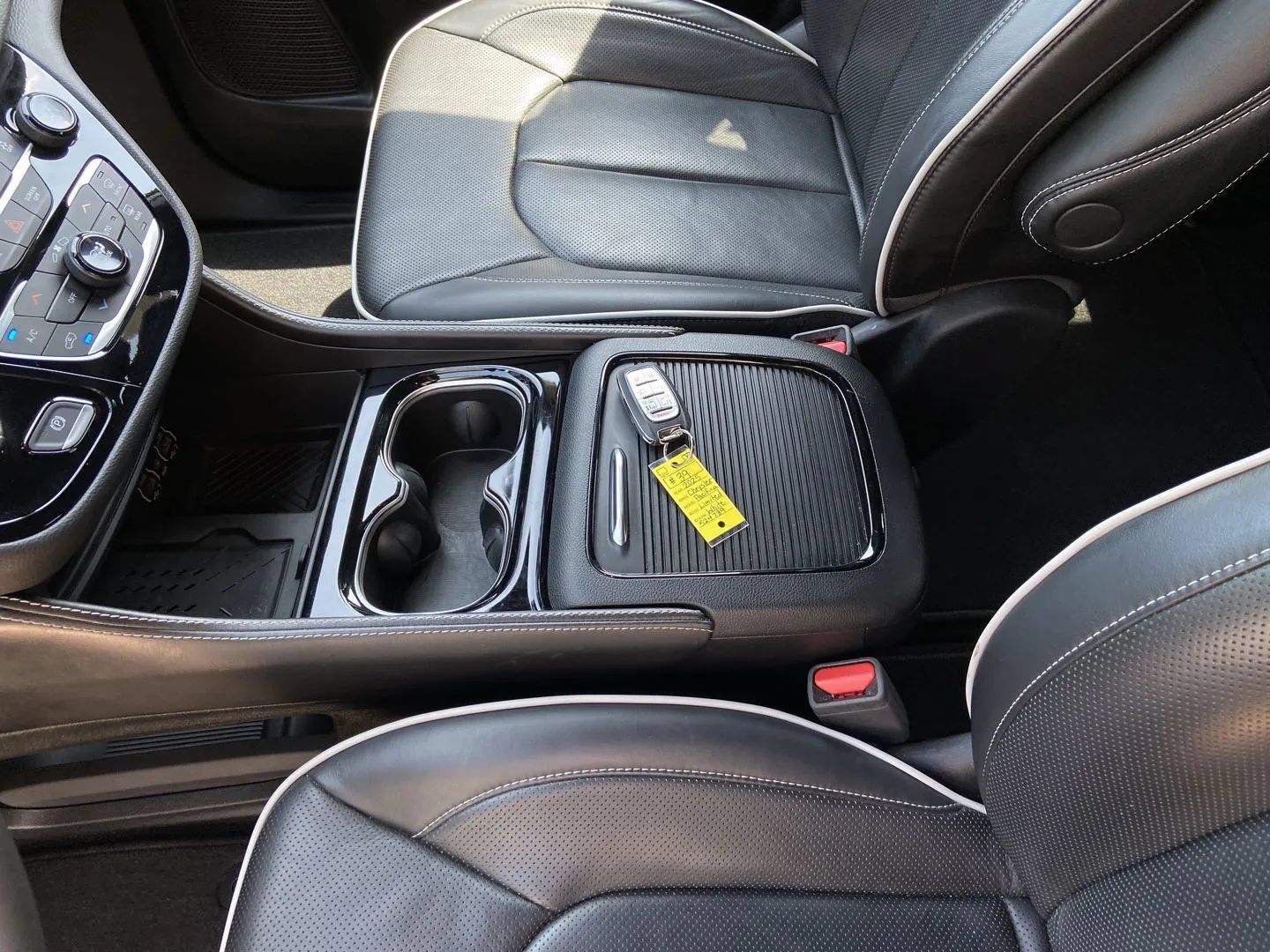 Used 2025 Chrysler Pacifica Limited FWD image 25