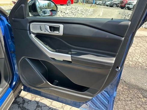 Used 2022 Ford Explorer Limited w/ Equipment Group 301A AWD/4WD image 14