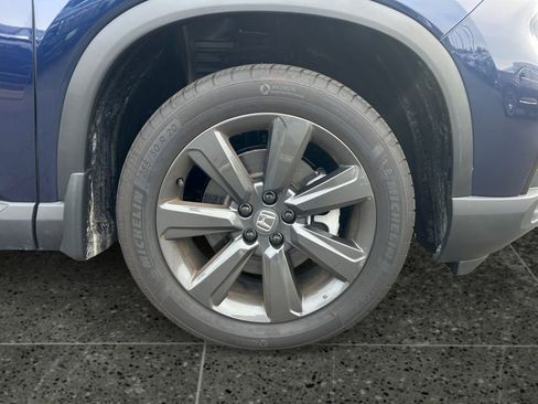 Used 2025 Honda Pilot Sport image 9