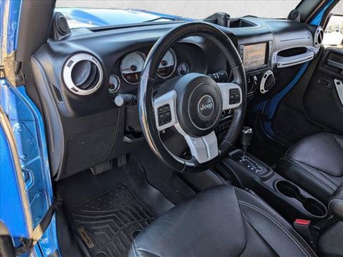 Used 2014 Jeep Wrangler Unlimited Sahara AWD/4WD image 17