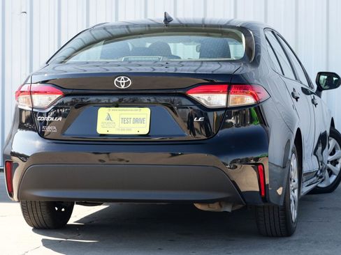 Used 2023 Toyota Corolla LE image 4
