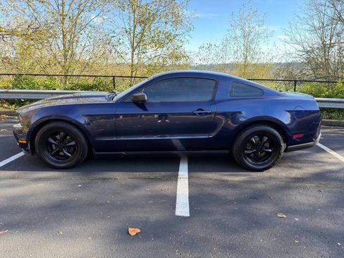 Used 2010 Ford Mustang Premium image 9