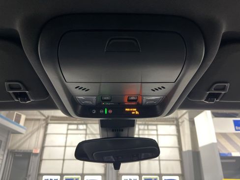 Used 2024 Chevrolet Equinox RS w/ RS Leather Package image 29