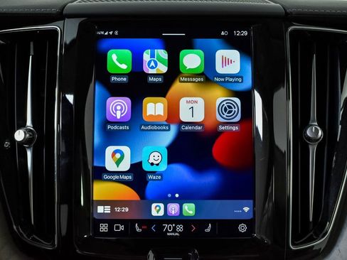 Certified 2023 Volvo XC60 B5 Ultimate w/ Protection Package Premier image 18