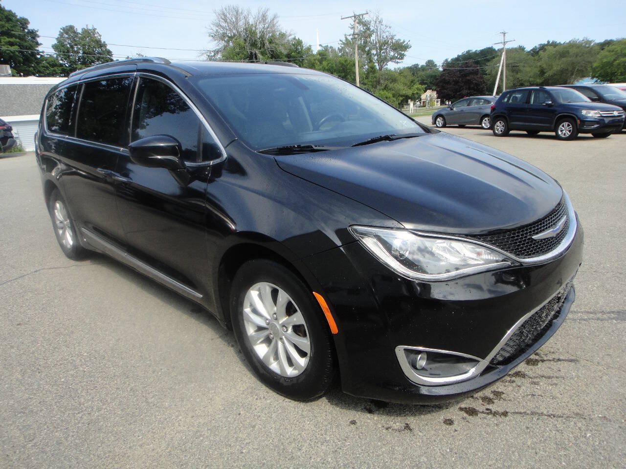 Used 2018 Chrysler Pacifica Touring-L FWD image 3