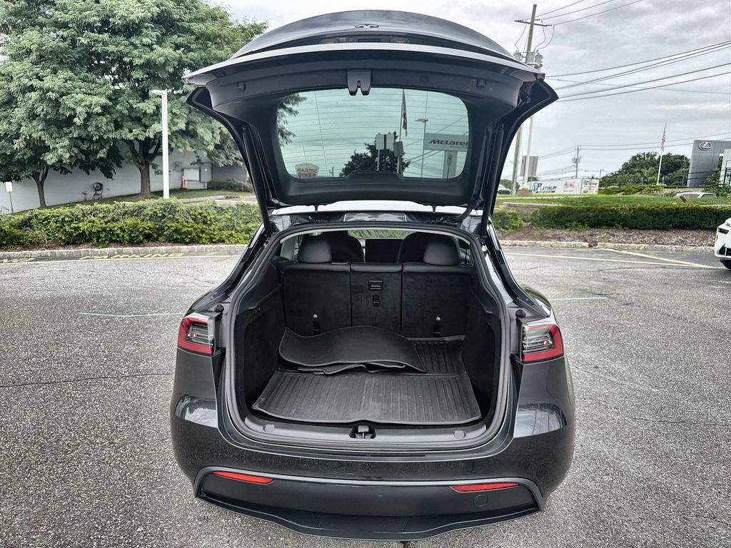 Used 2024 Tesla Model Y Long Range RWD image 27
