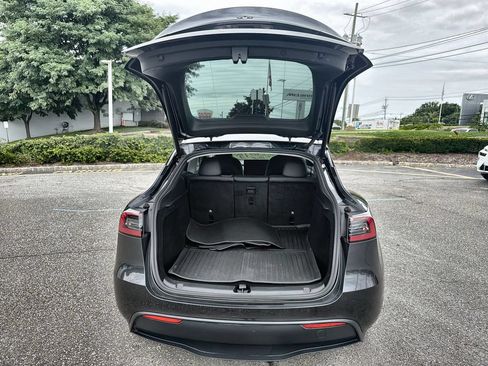 Used 2024 Tesla Model Y Long Range RWD image 27