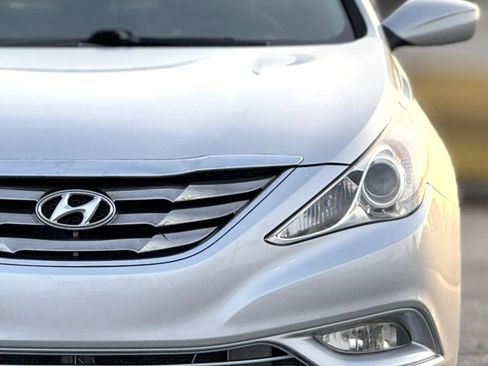 Used 2013 Hyundai Sonata SE w/ Navigation & Sunroof Pkg image 12