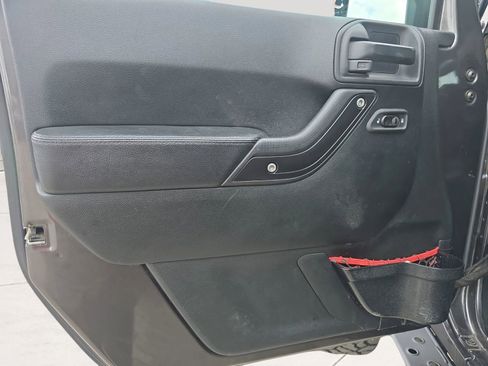 Used 2017 Jeep Wrangler Unlimited Rubicon AWD/4WD image 14