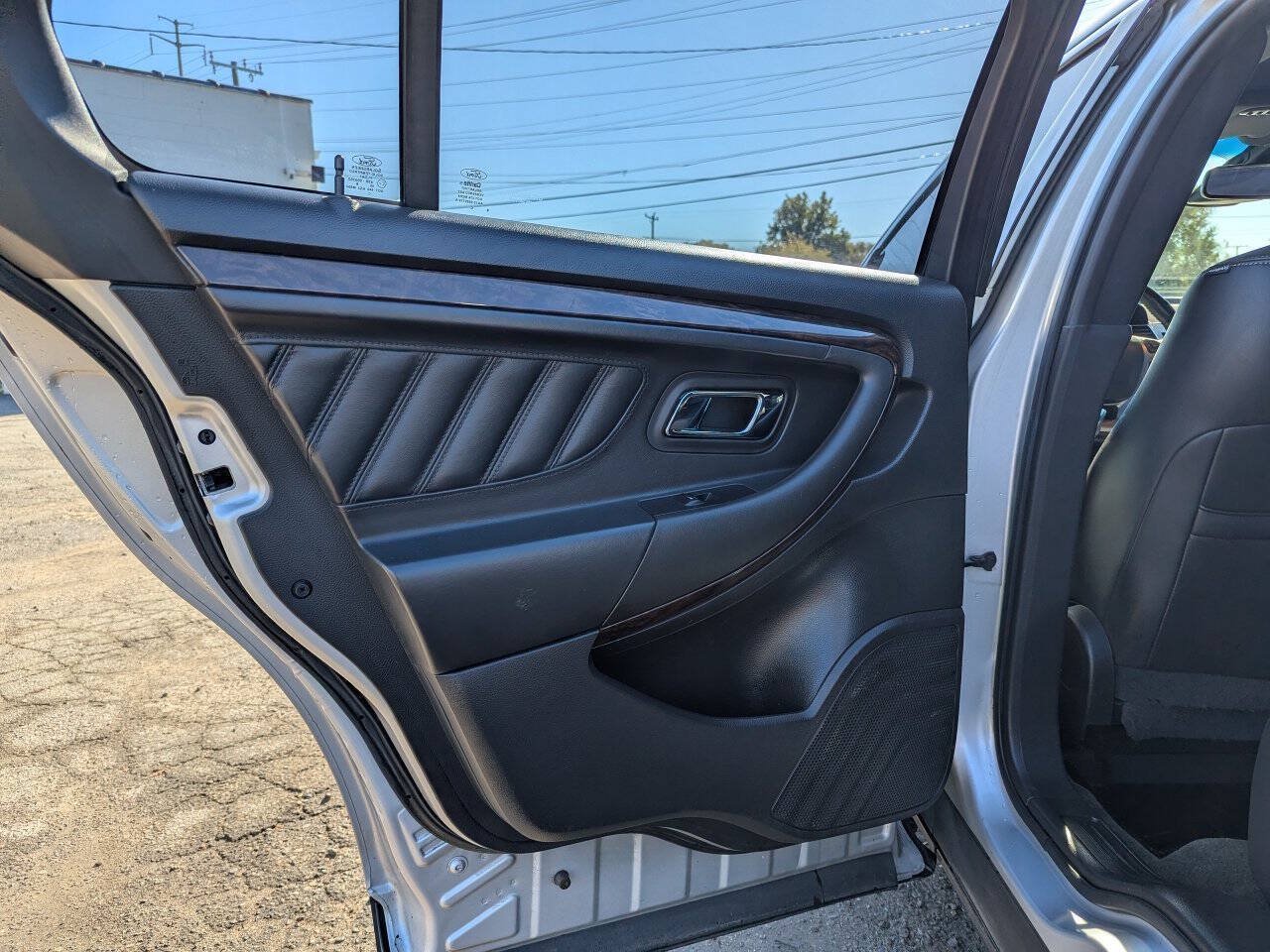 Used 2018 Ford Taurus Limited AWD/4WD image 14