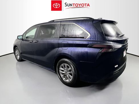Used 2023 Toyota Sienna XLE image 6